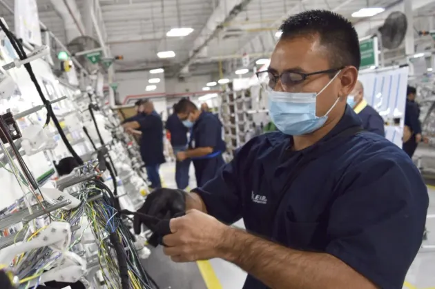 Buscan maquiladoras en Juárez personal más capacitado ante nueva tecnología