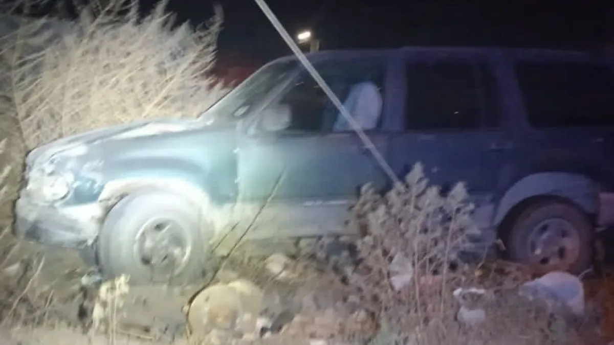 Pierde el camino y se impacta contra vivienda