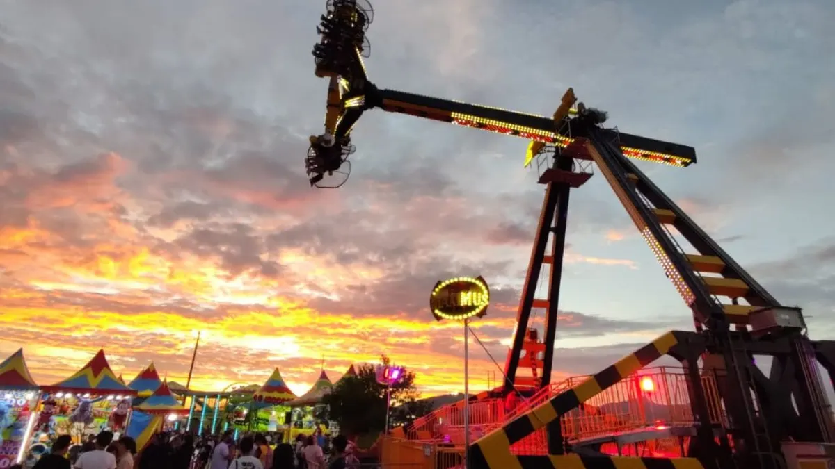 Muestran su valentía visitantes de la Feria Juárez 2022 en juegos intrépidos