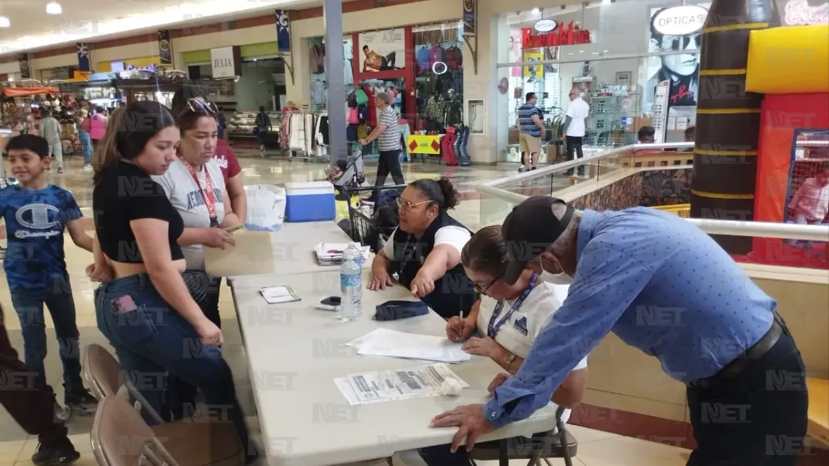 Continúan módulos de vacunación en centros comerciales