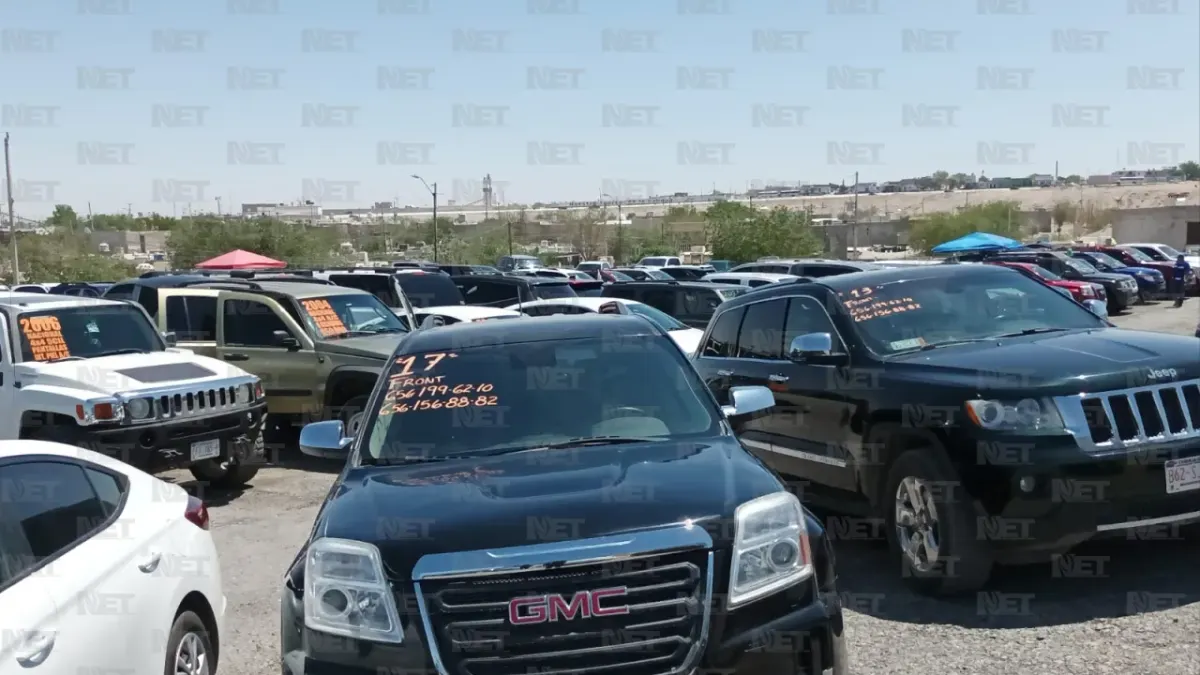 Sacan venta de autos de las calles y la llevan al ‘Lote del Pueblo’