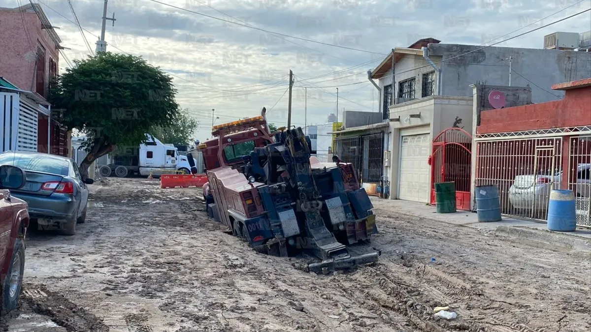Se atascan camión de basura y grúa en Jardines del Aeropuerto