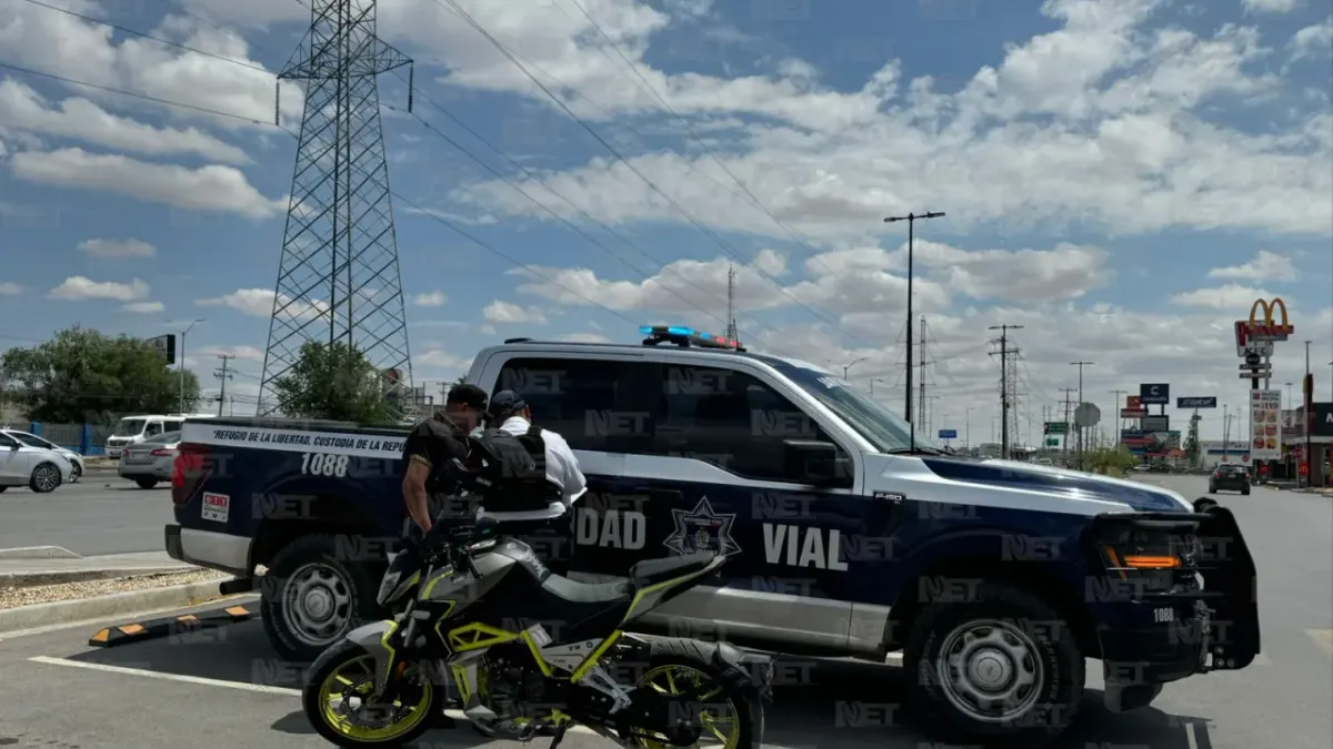 Mujer resulta lesionada tras caer de motocicleta en Las Torres
