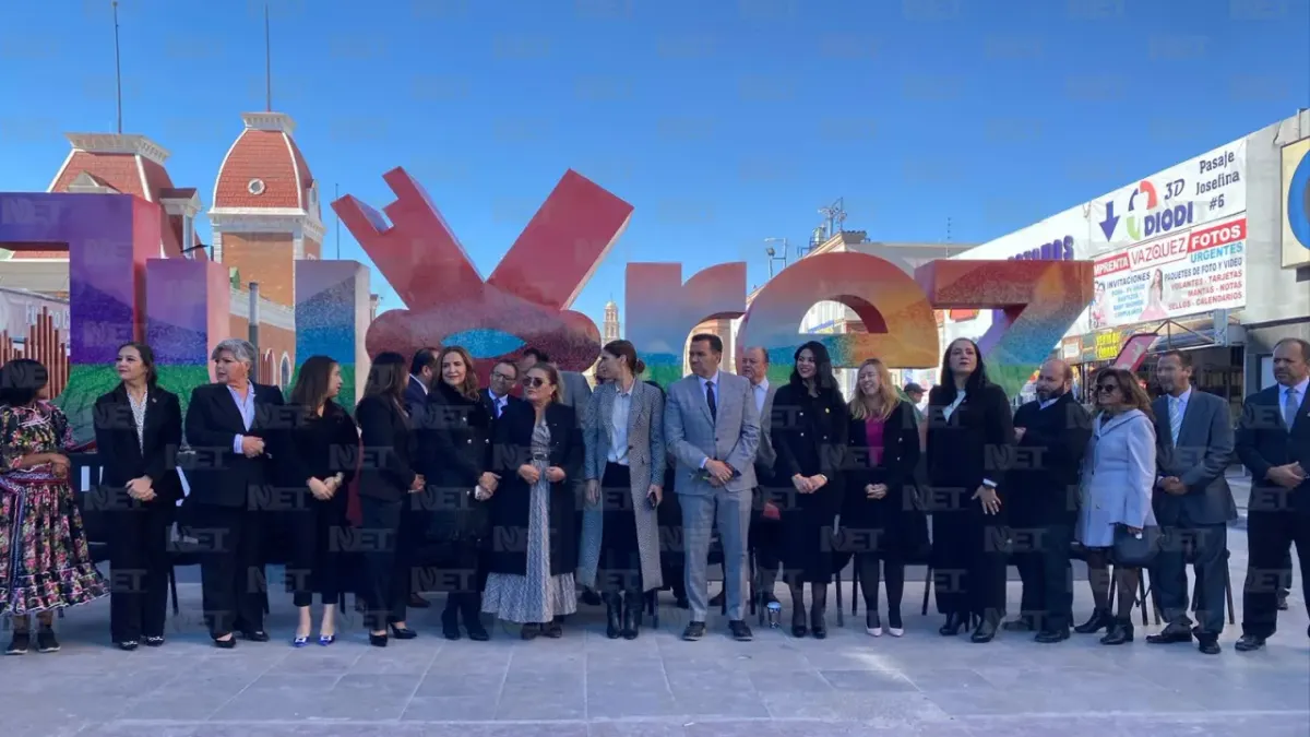 Inauguran letras de Juárez en el Centro Histórico