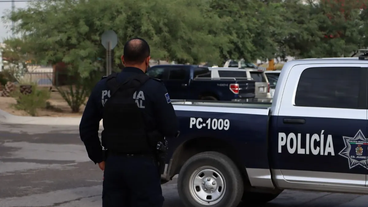 Aparece pinta amenazante en escuela mientras policías daban plática preventiva