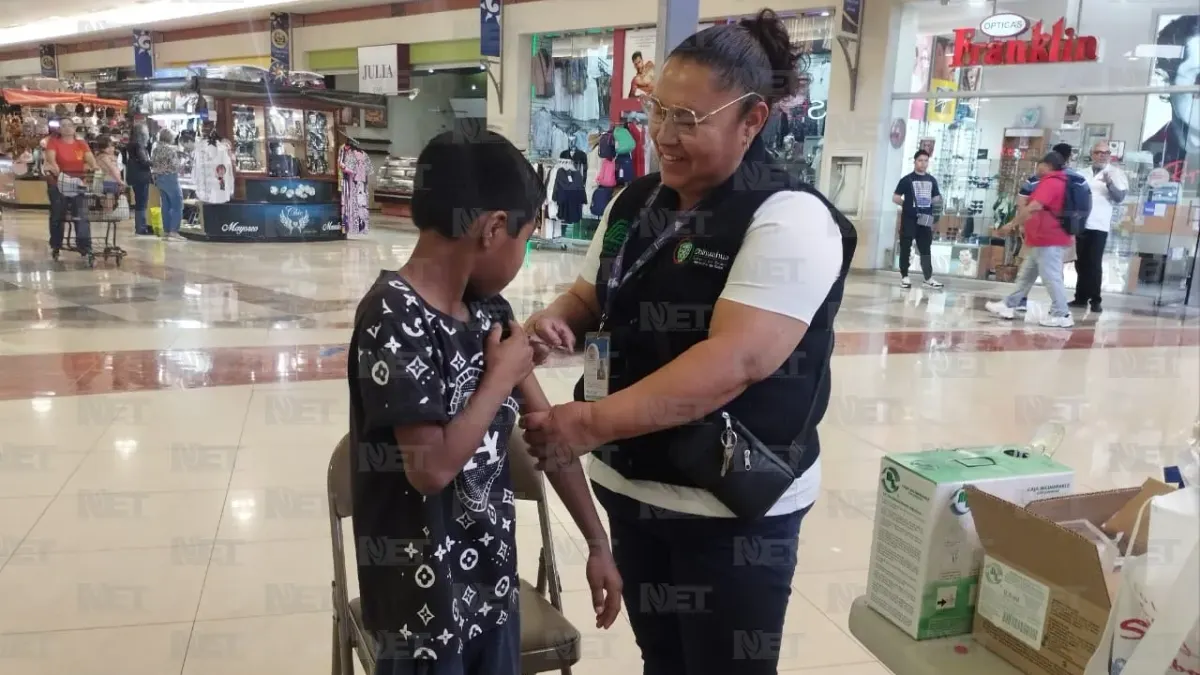 Continúan módulos de vacunación en centros comerciales