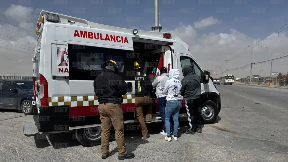 Choque deja a una mujer herida en el eje vial Juan Gabriel