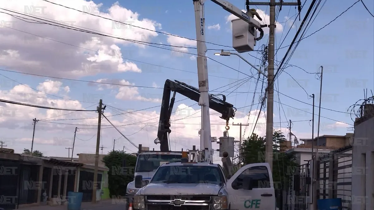 Vecinos de El Granjero toman oficinas de la CFE por falta de luz