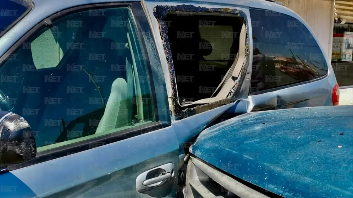 Impacta a troca y la proyecta contra camioneta