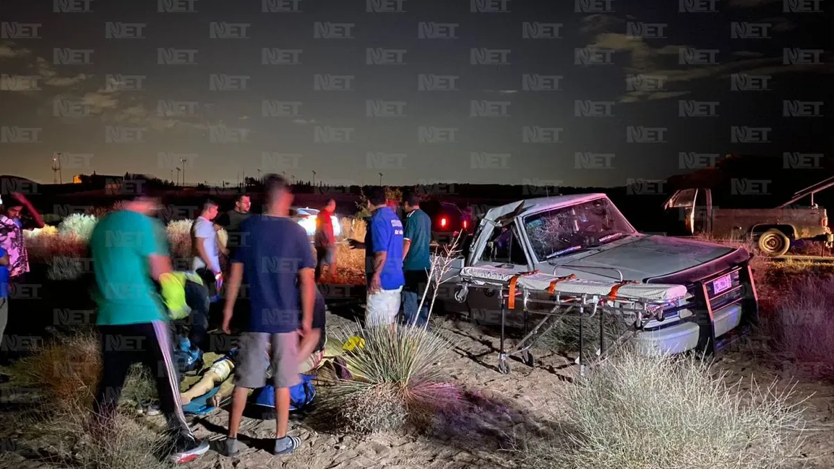 Volcadura en carretera a Santa Teresa deja dos lesionados