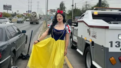 Queda 'Blanca Nieves' varada por falla de vehículo en Las Torres