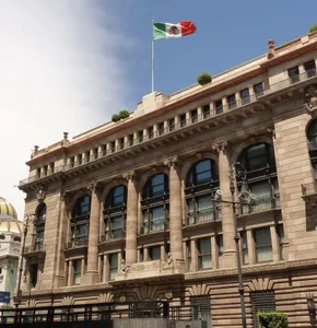 Baja calificación crediticia de México por aumento de deuda y Pemex