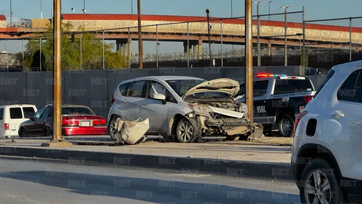 Accidente en Heroico Colegio Militar deja tres vehículos dañados