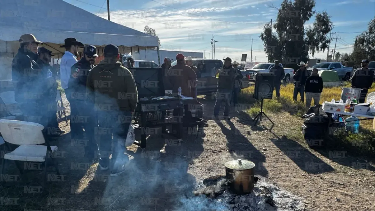 Agricultores cierran acceso al puente Libre por la Ley de Aguas