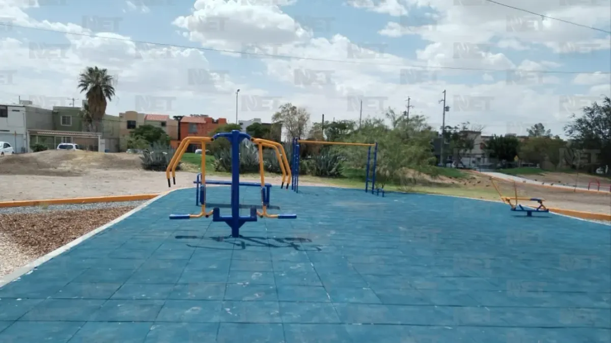 Disfrutan vecinos de Jardines del Valle de un parque renovado