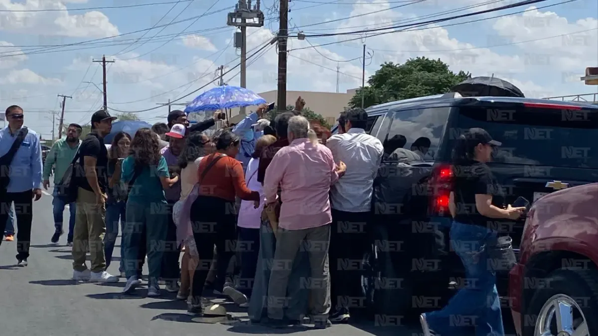 Causa furor AMLO y Claudia en calles de Juárez durante recorrido
