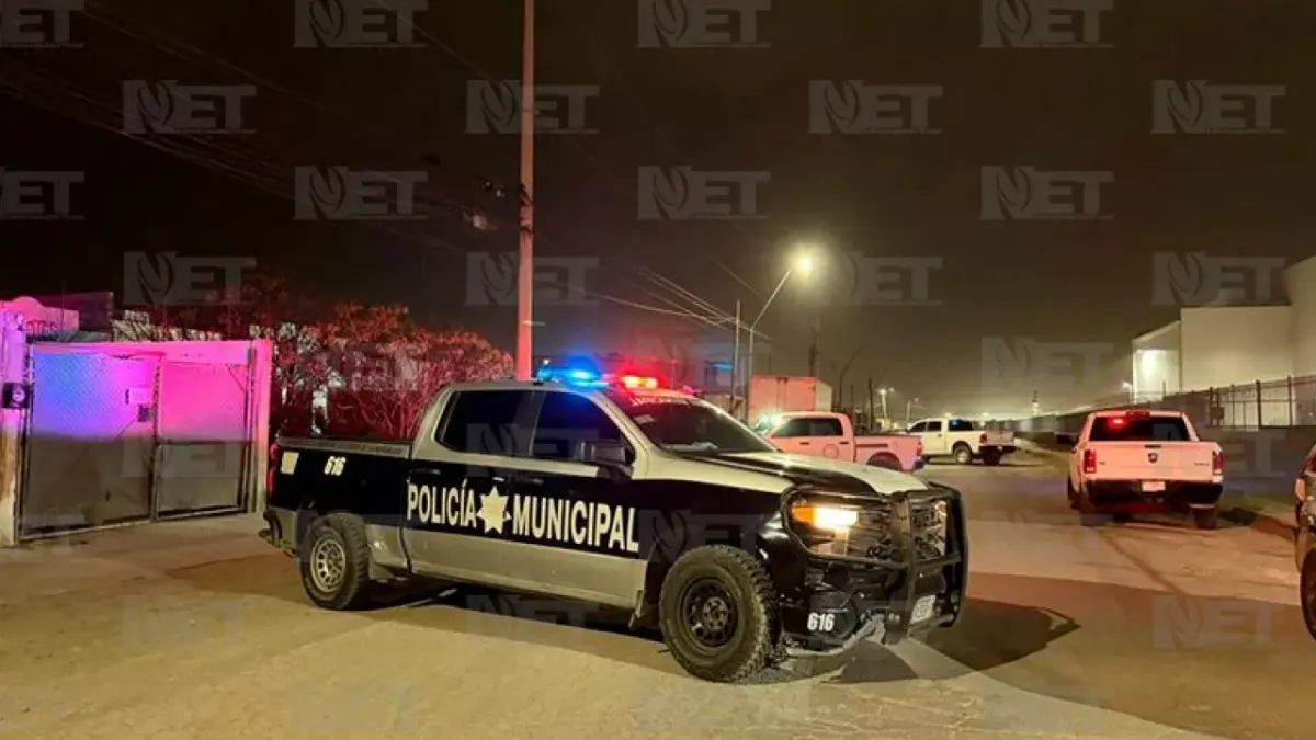 Localizan Silverado abandonada con rastros hemáticos