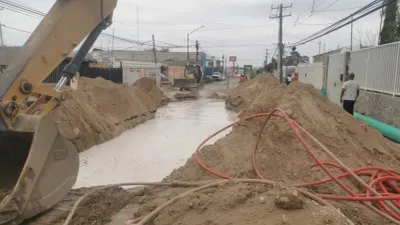 Cierran calle Valentín Fuentes por hundimiento