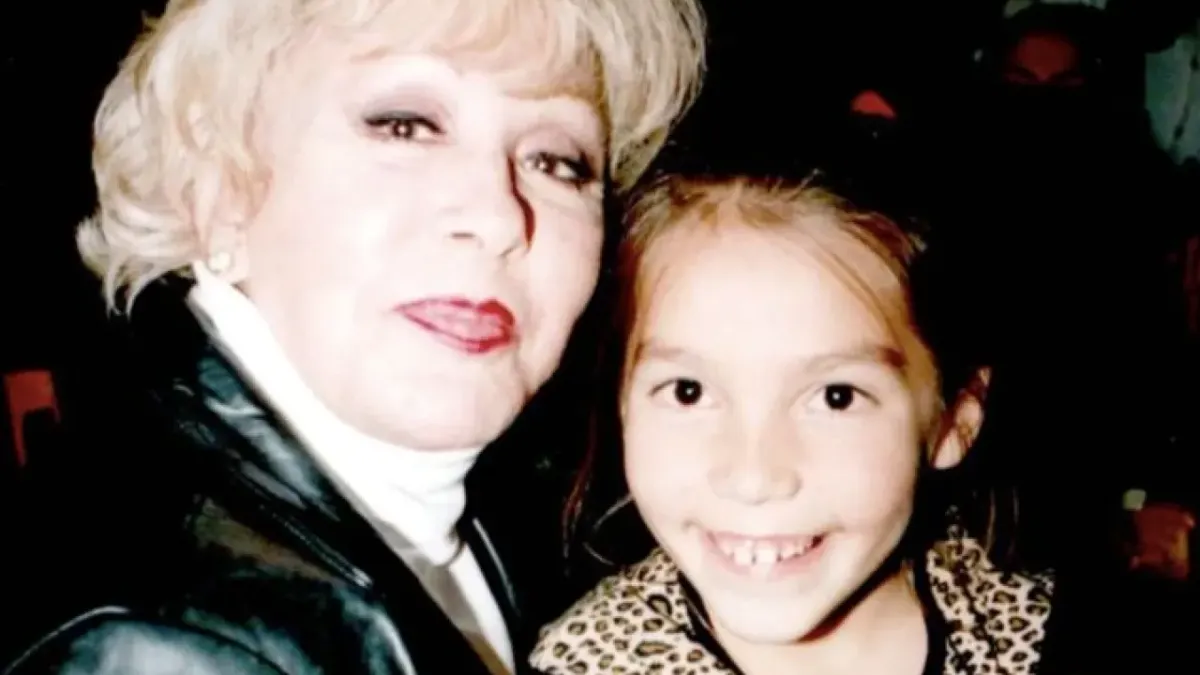 Frida Sofía da el último adiós a su abuela, Silvia Pinal