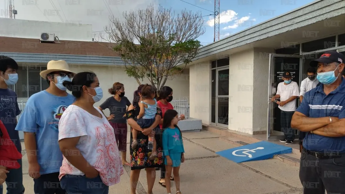 Vecinos de El Granjero toman oficinas de la CFE por falta de luz