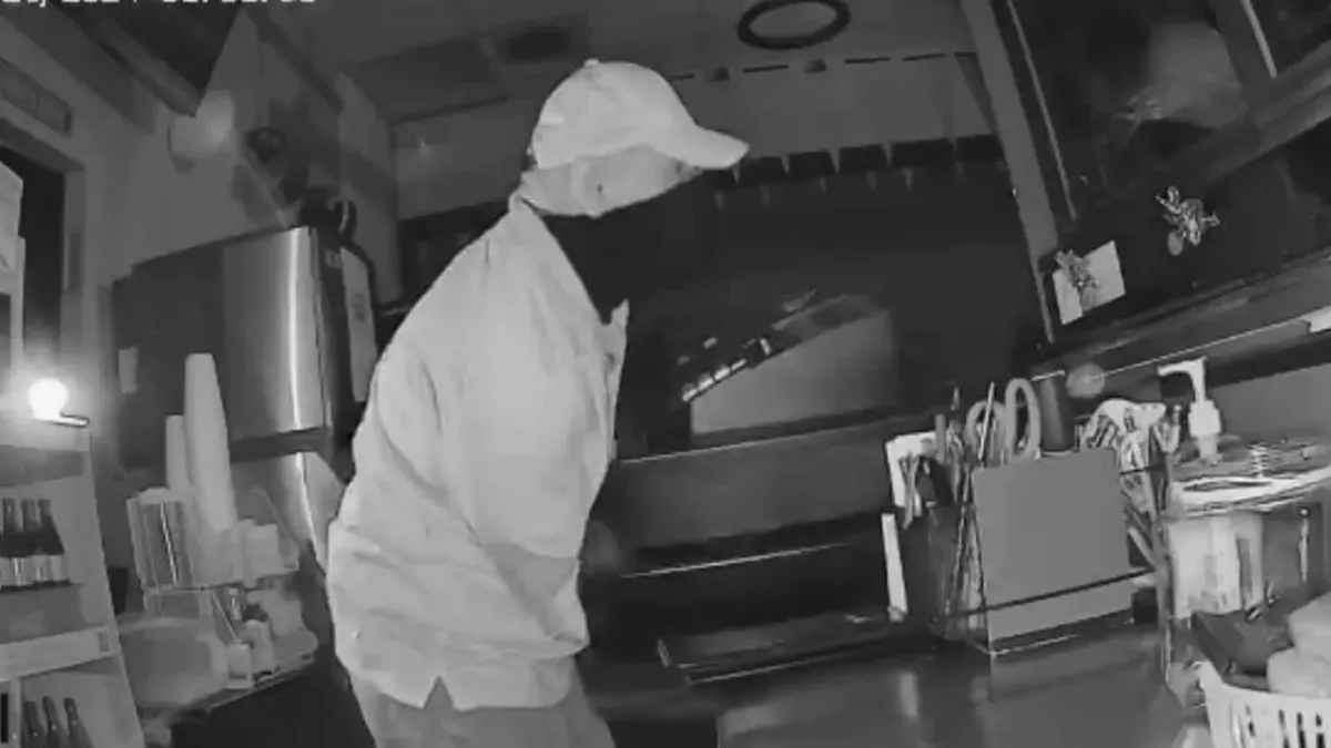 Buscan a hombre por robo en negocio de El Paso