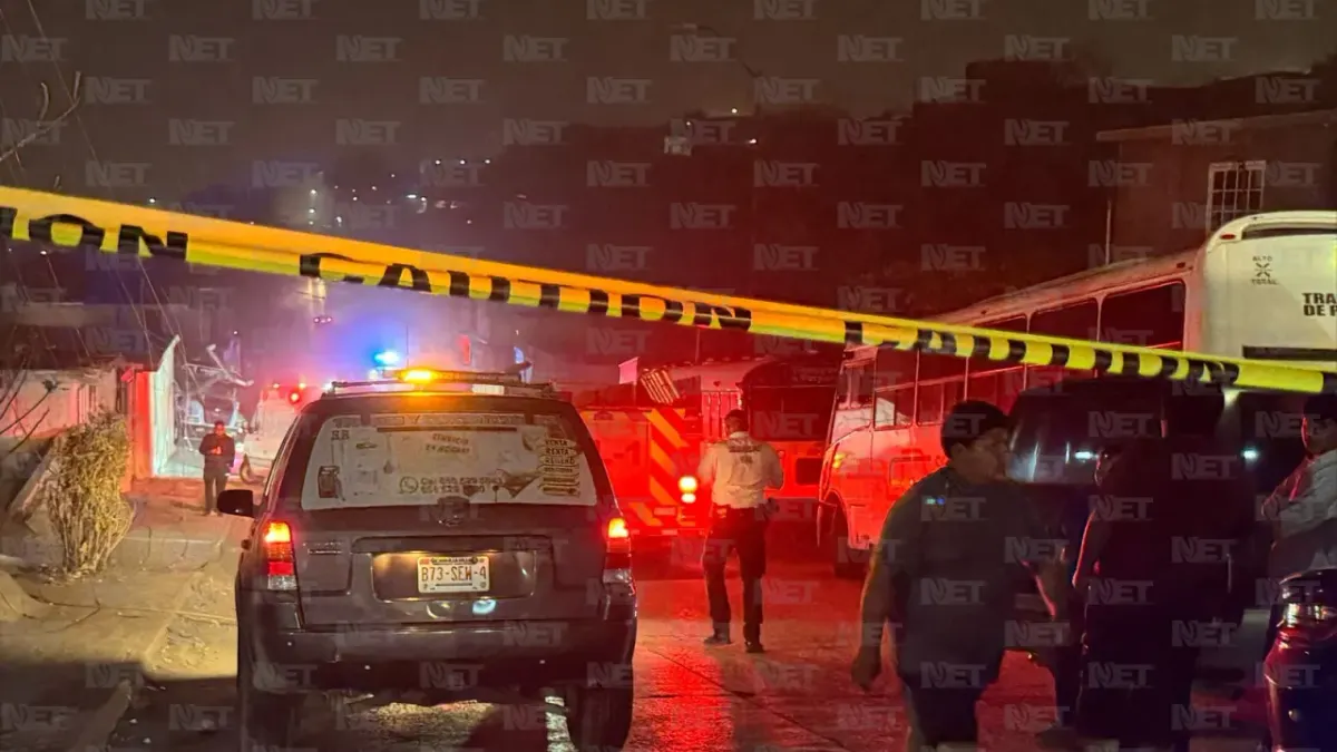 Camión de la Línea Unitec 1A impacta vivienda y autos