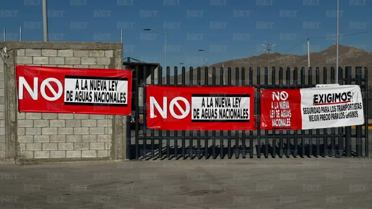 Agricultores cierran acceso al puente Libre por la Ley de Aguas