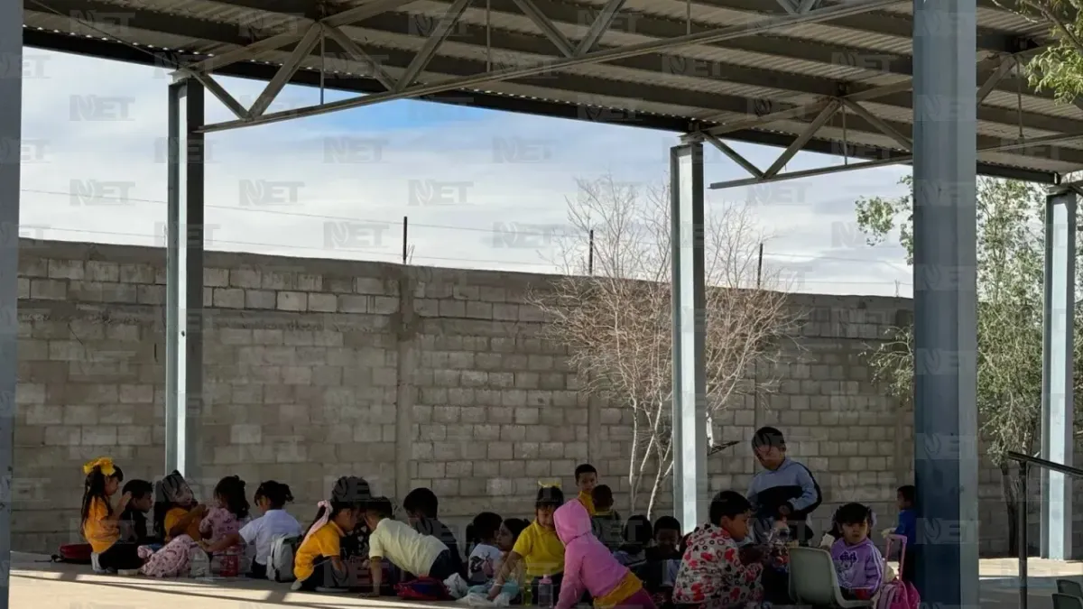 Toman clases en preescolar María Salcido sin aires y sin baños