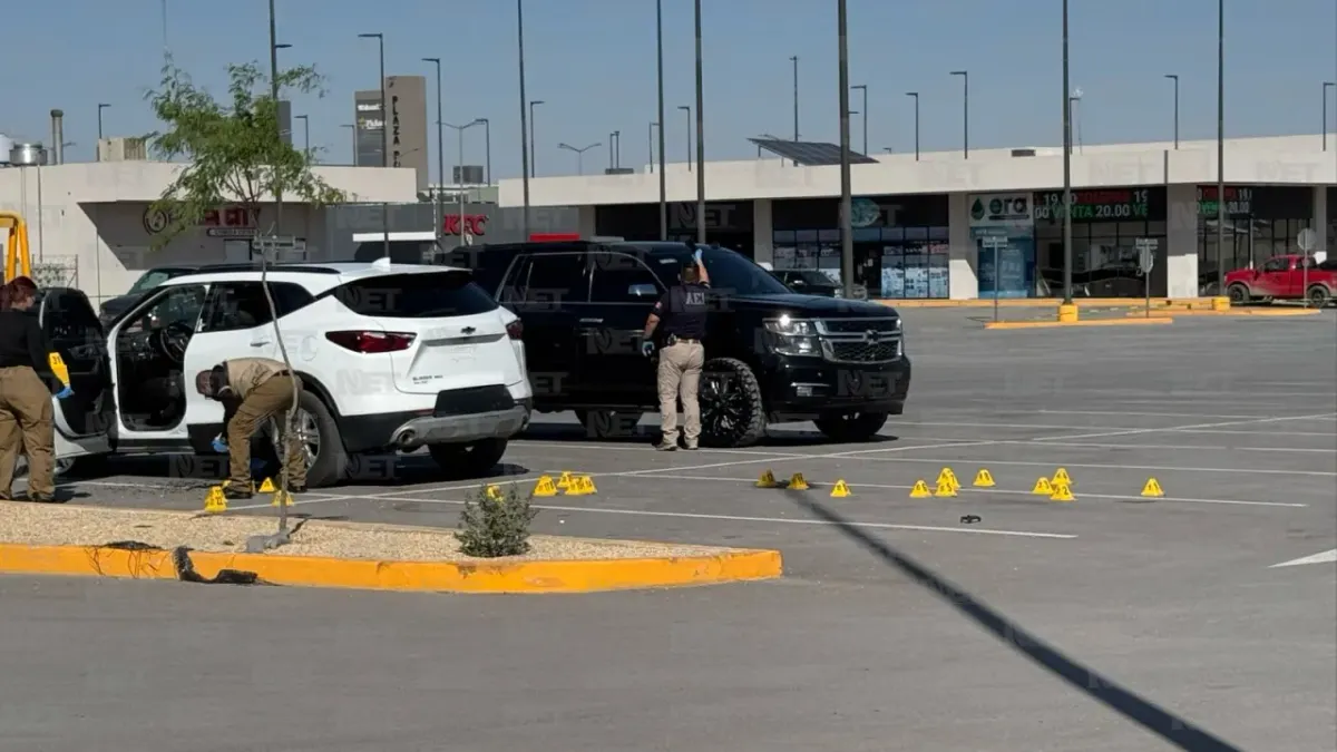 Mujer aseguró a niño baleado en Walmart en local de comida