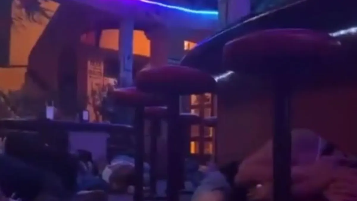 Video: No se levanten; graban balacera en bar de Sonora