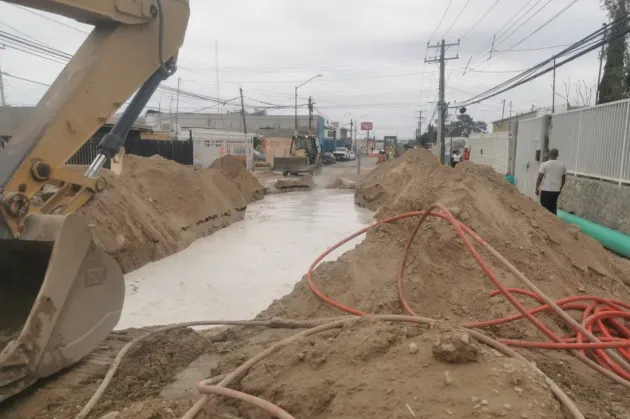 Cierran calle Valentín Fuentes por hundimiento