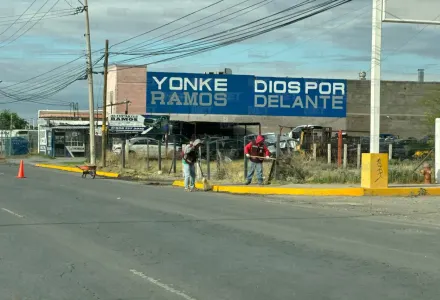 Realizan trabajos de mantenimiento en la avenida Tecnológico 