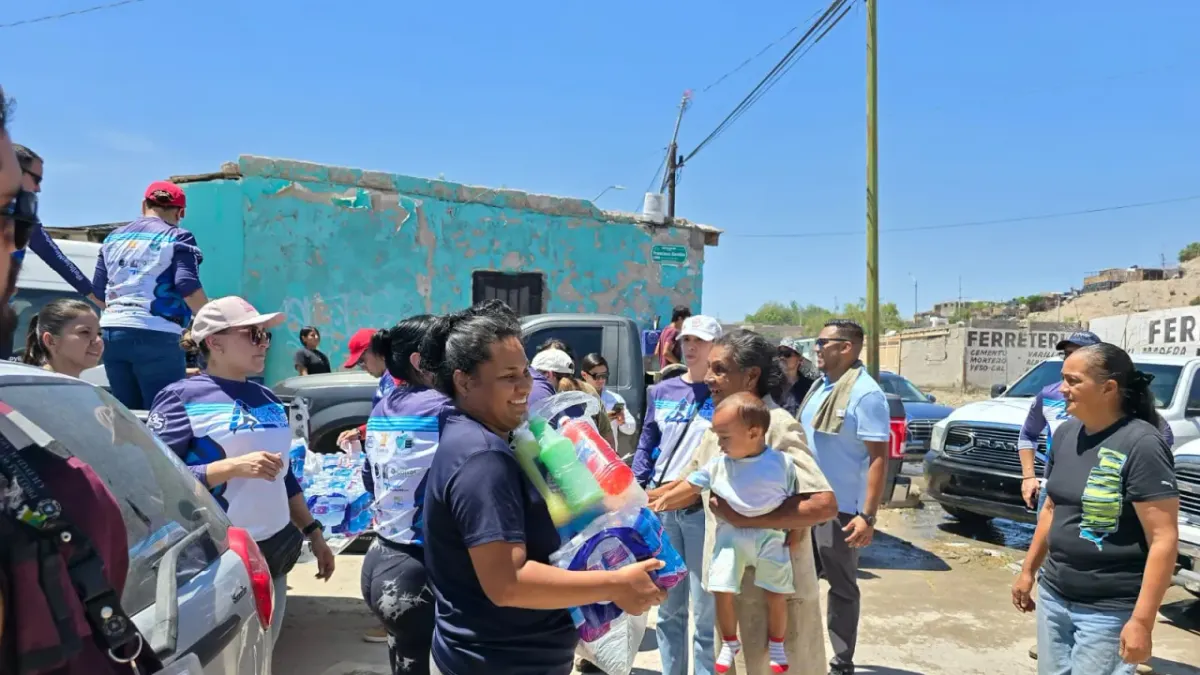 Canaco entrega apoyos a afectados por lluvias