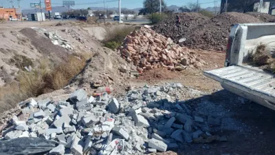 Buscan endurecer sanciones por tirar basura o escombro en la vía pública