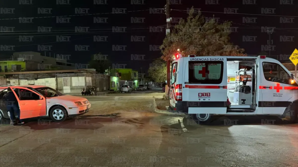 Baja velocidad para pasar tope y Camaro lo impacta de lleno