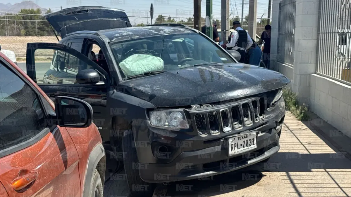 Impacta auto donde viajaba familia; papá llevaba a su bebe en los brazos