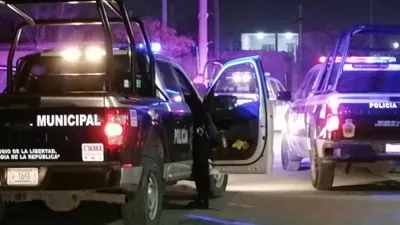 Balean a dos hombres y llegan por su cuenta a hospital de la Zona Centro