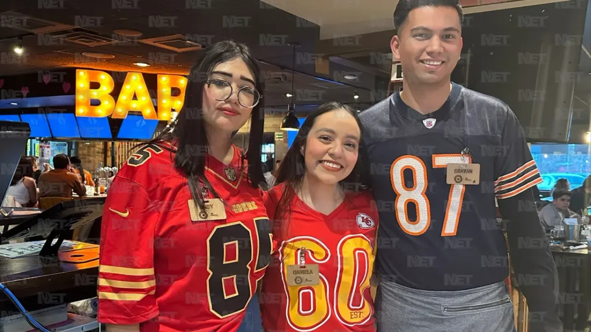 Juarenses disfrutan en bares el Super Bowl LVIII