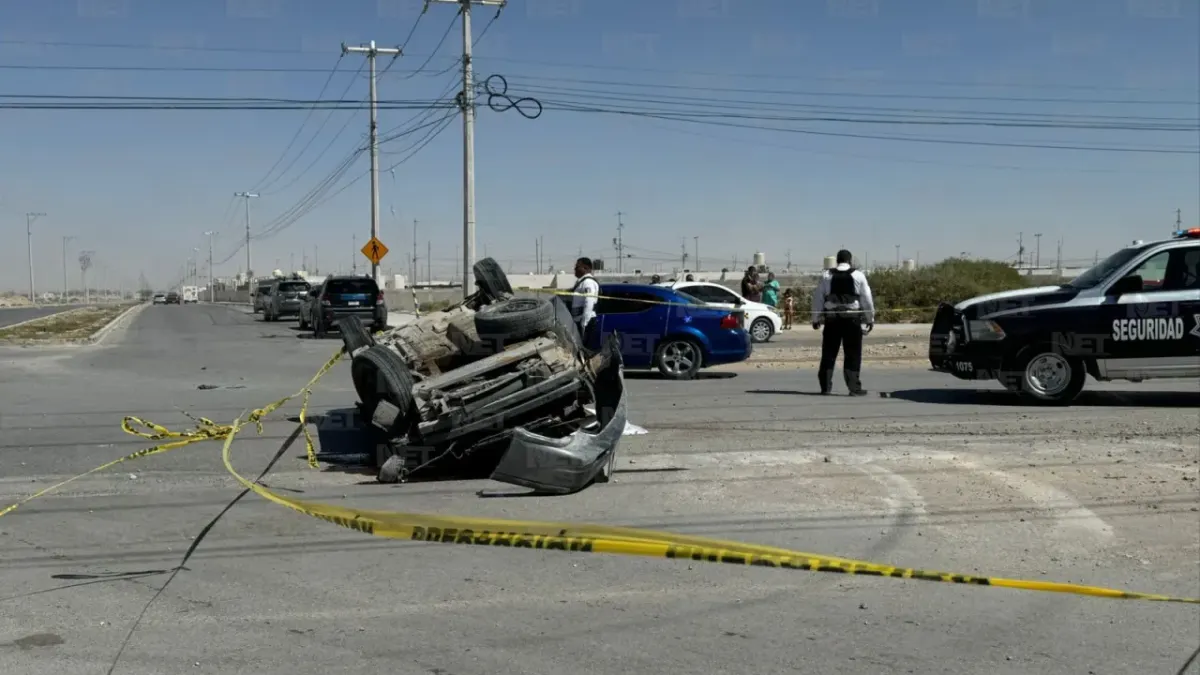 Hombre vuelca su vehículo y muere al suroriente de Juárez