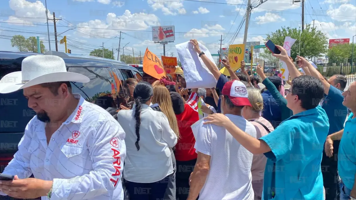 Causa furor AMLO y Claudia en calles de Juárez durante recorrido
