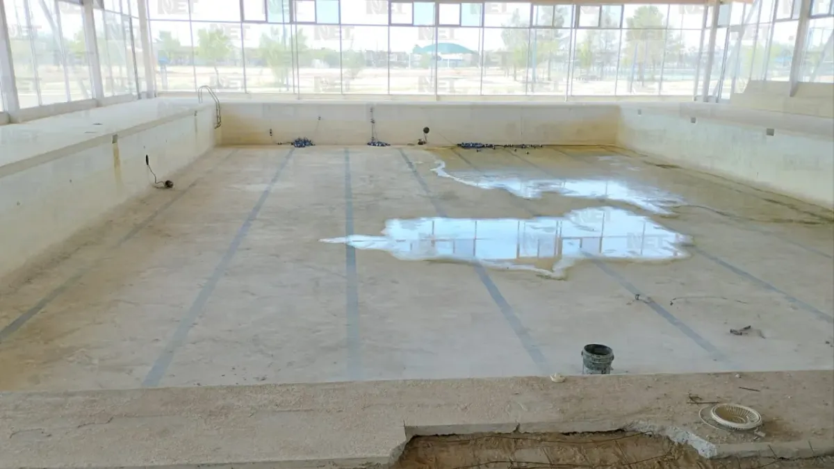 A punto de terminar la rehabilitación de la alberca en el Parque Central